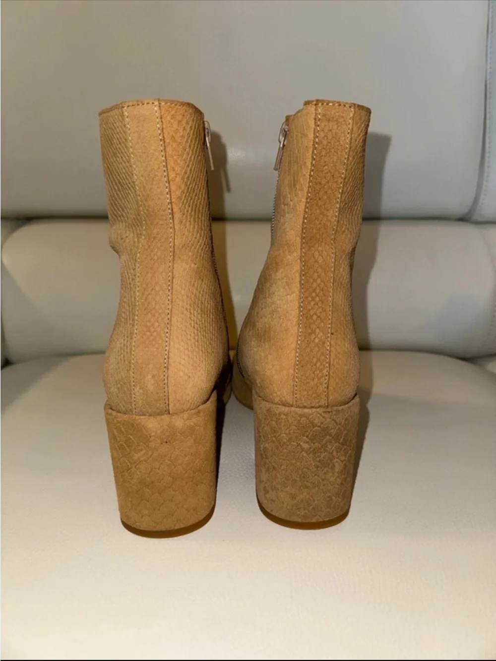 FREE PEOPLE WOMEN’S TAN SUEDE BLOCK HEEL ANKLE BOOTS